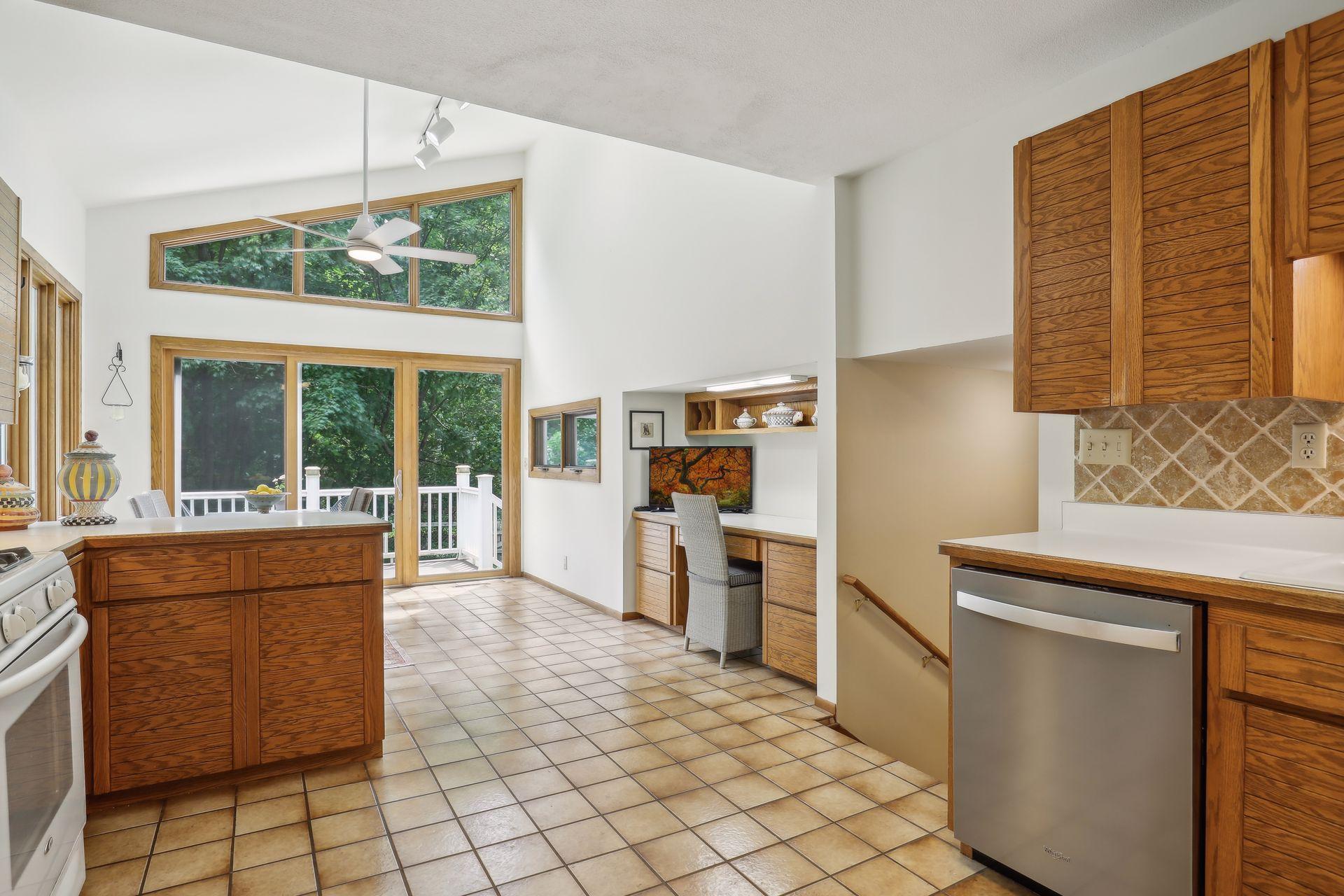 24885 Glen Road Shorewood, MN 55331 - Photo 9 of 31