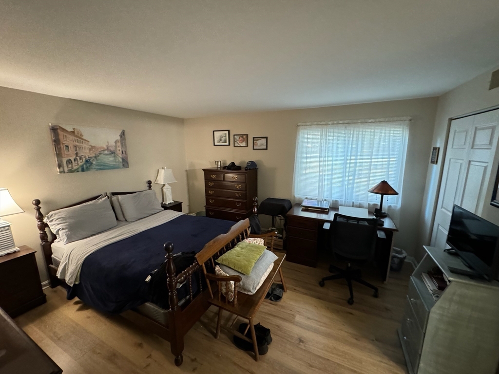 3 Beal's Cove Road, Unit H Hingham, MA 02043 - Photo 4 of 13 a bed room with furniture and a window