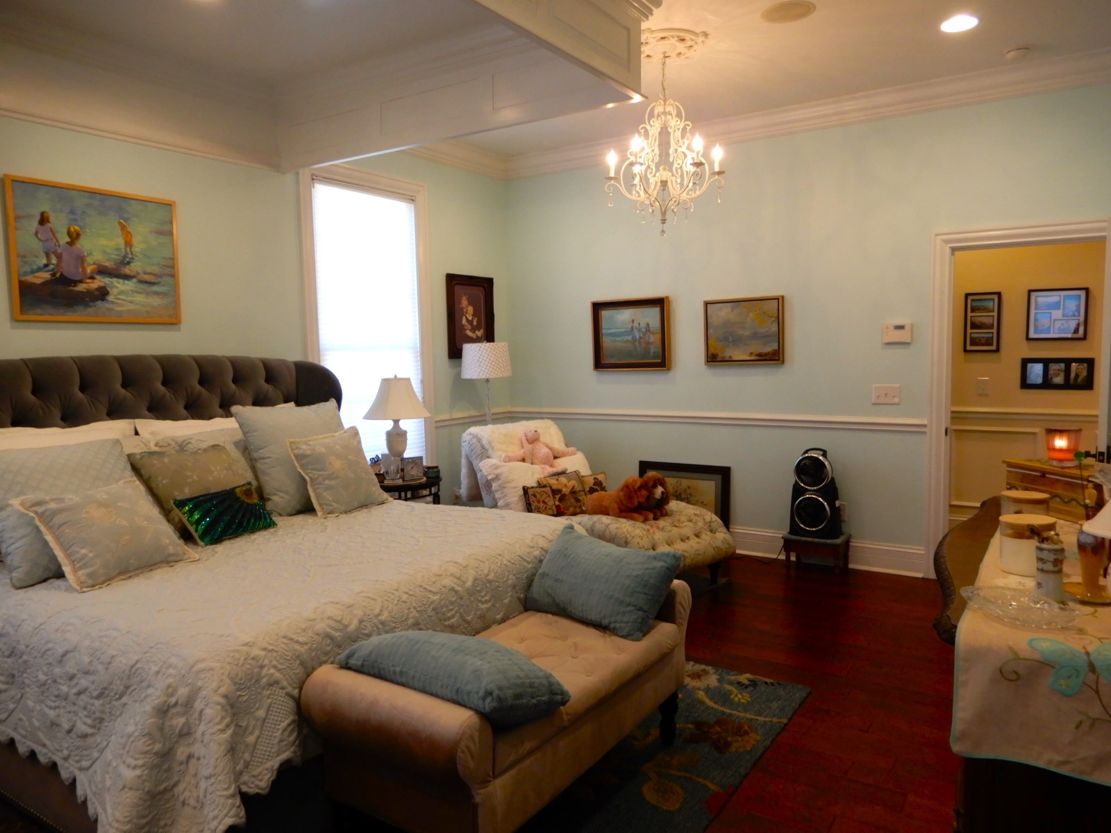 135 Allegheny Road Gilbertsville, KY 42044 - Photo 37 of 78 a living room with furniture a chandelier and a flat screen tv