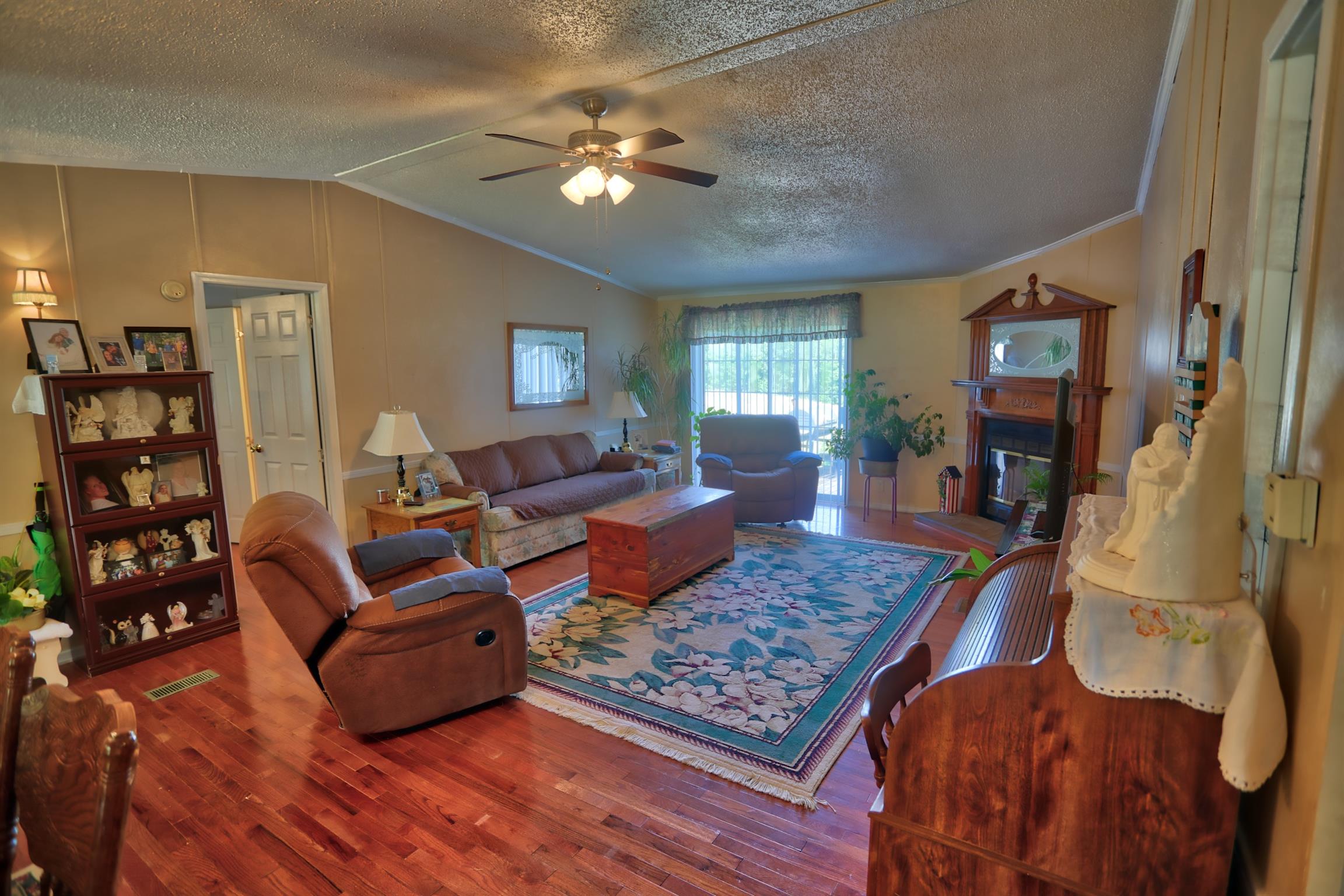 952 North Corinth Road Portland, TN 37148 - Photo 4 of 25 a living room with furniture and a rug