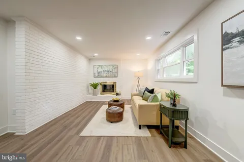 $709,999 | 10915 Maple Street, Fairfax, VA 22030