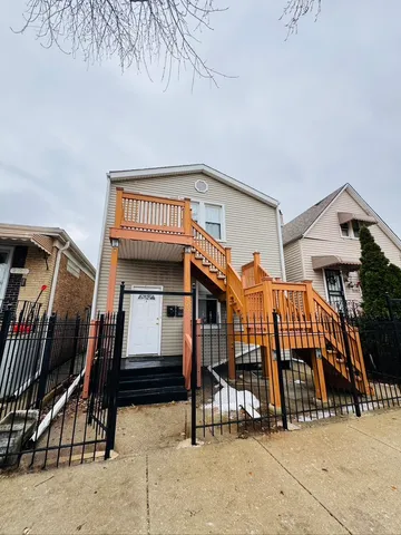 $1,950 | 2123 North Mango Avenue, Unit 1, Chicago, IL 60639