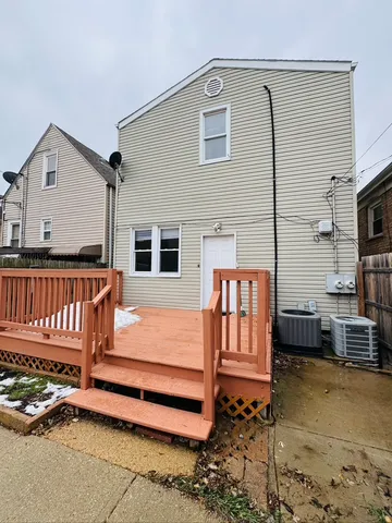 $1,950 | 2123 North Mango Avenue, Unit 1, Chicago, IL 60639