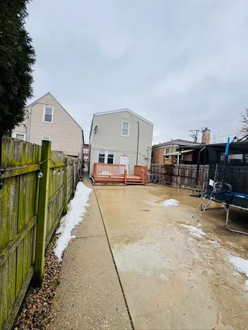 $1,950 | 2123 North Mango Avenue, Unit 1, Chicago, IL 60639