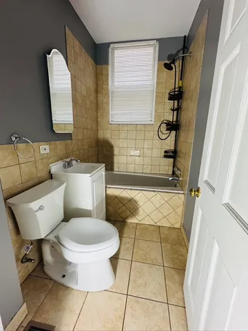 $1,950 | 2123 North Mango Avenue, Unit 1, Chicago, IL 60639