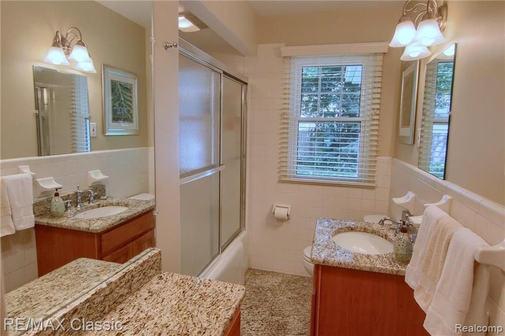 6044 Worlington Road Bloomfield Hills, MI 48301 - Photo 24 of 34