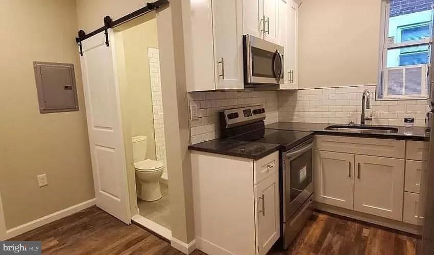 Charming kitchen with modern finishes.