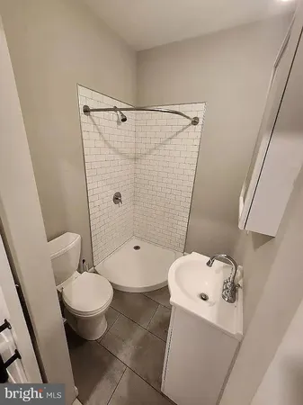 $999 | 1466 North 52nd Street, Unit 2R, Philadelphia, PA 19131