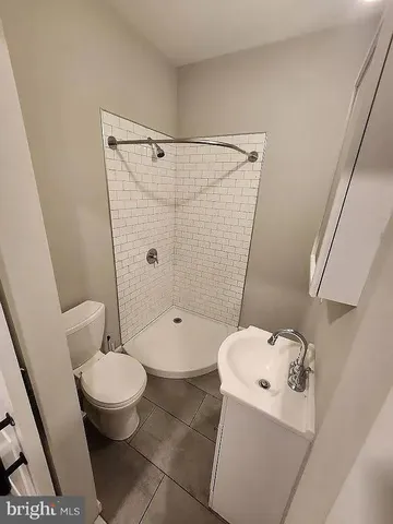 $999 | 1466 North 52nd Street, Unit 2R, Philadelphia, PA 19131