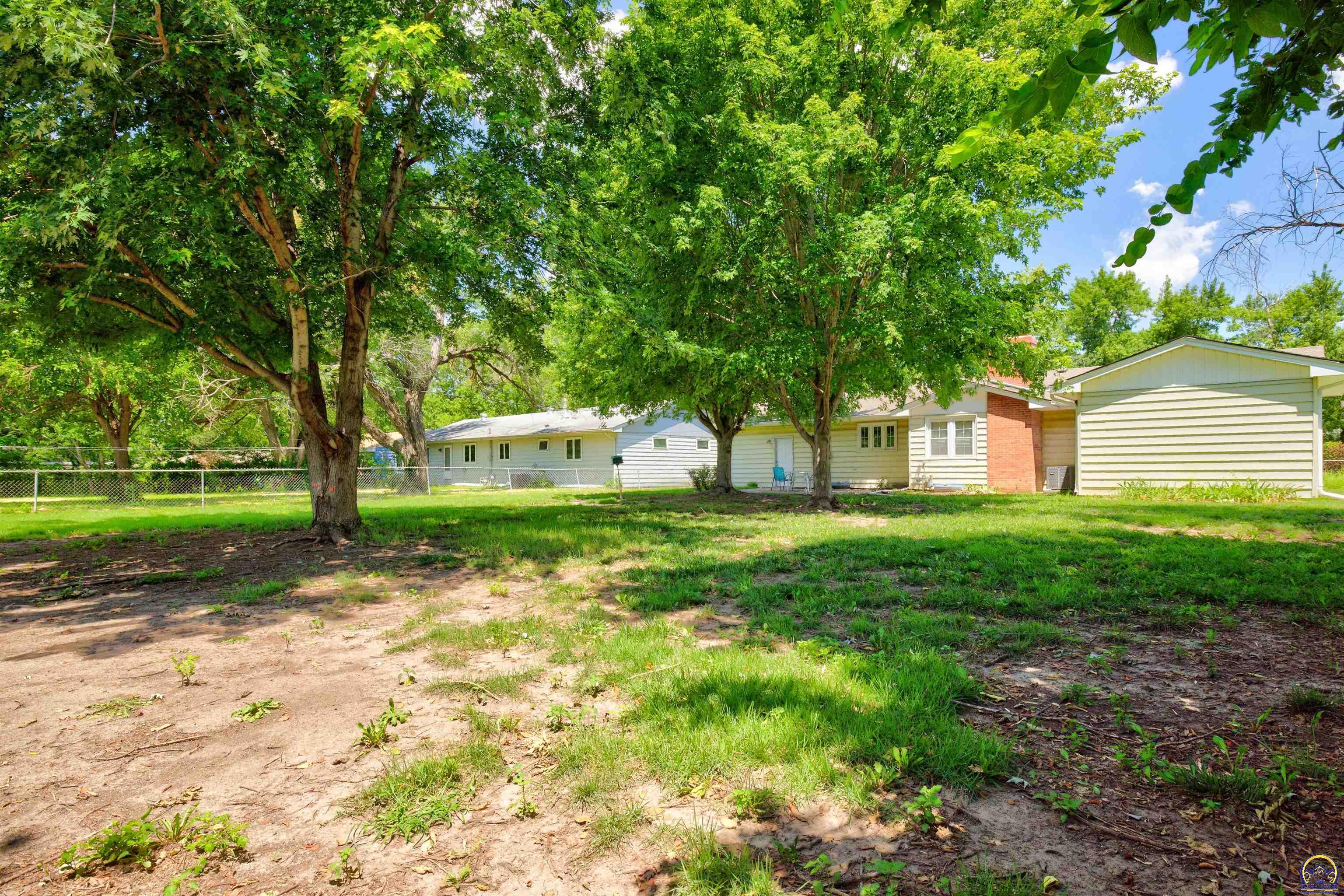 5429 Southwest 19th Street Topeka, KS 66604 - Photo 24 of 27