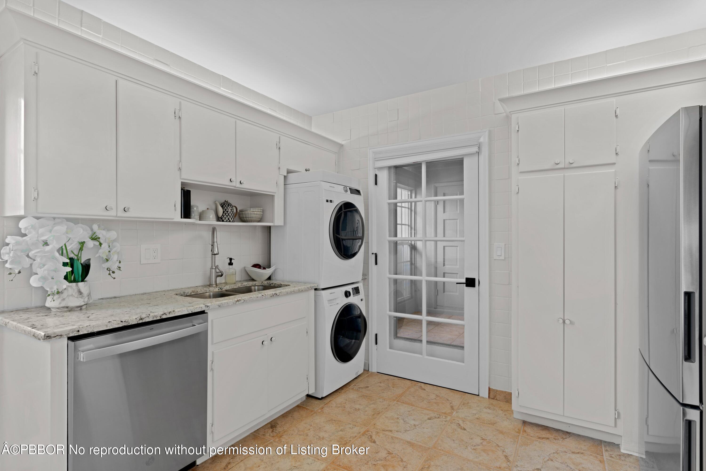 2195 Ibis Isle Road, Unit 1 Palm Beach, FL 33480 - Photo 22 of 38 a view of cabinets a washer and dryer