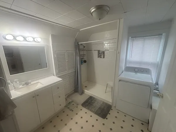 $2,000 | 72 Oak Street, Unit 2, Middleboro, MA 02346