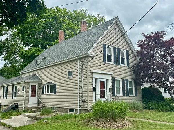 $2,000 | 72 Oak Street, Unit 2, Middleboro, MA 02346