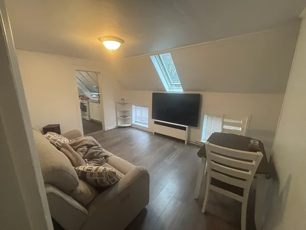 $2,000 | 72 Oak Street, Unit 2, Middleboro, MA 02346