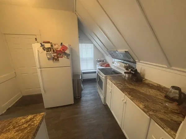 $2,000 | 72 Oak Street, Unit 2, Middleboro, MA 02346