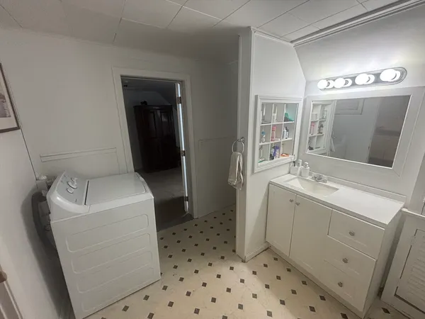 $2,000 | 72 Oak Street, Unit 2, Middleboro, MA 02346