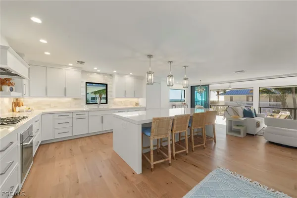 $3,495,000 | 25 Beach Homes, Captiva, FL 33924