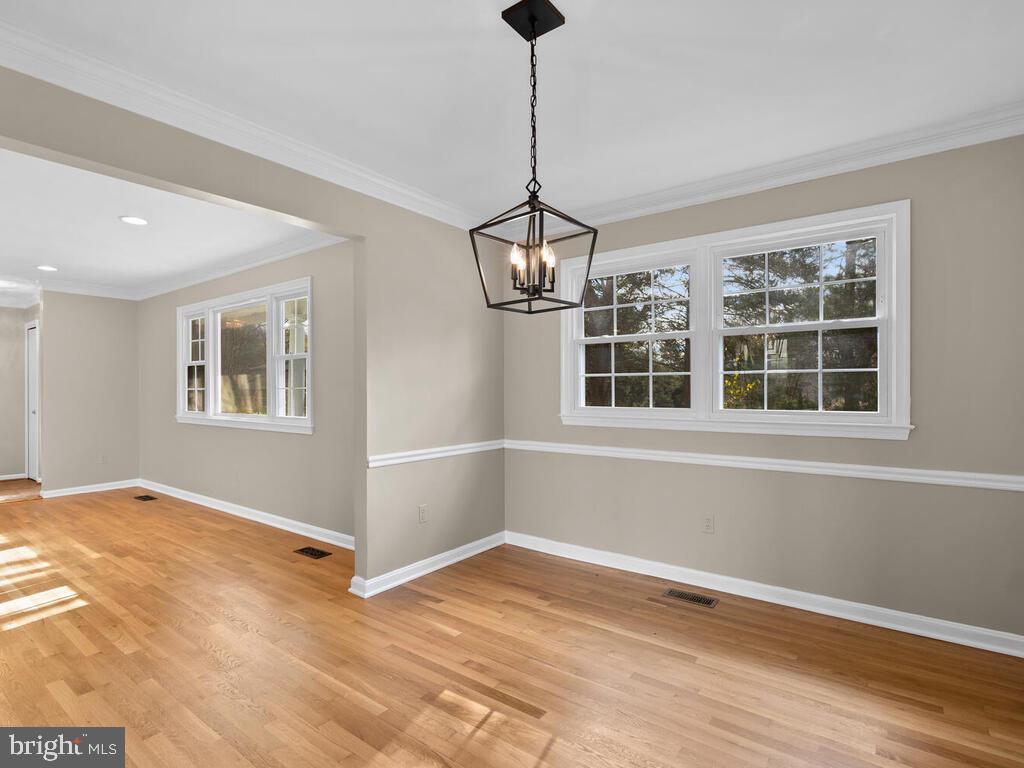 11603 Vale Road Oakton, VA 22124 - Photo 11 of 63 Gallery Image 11