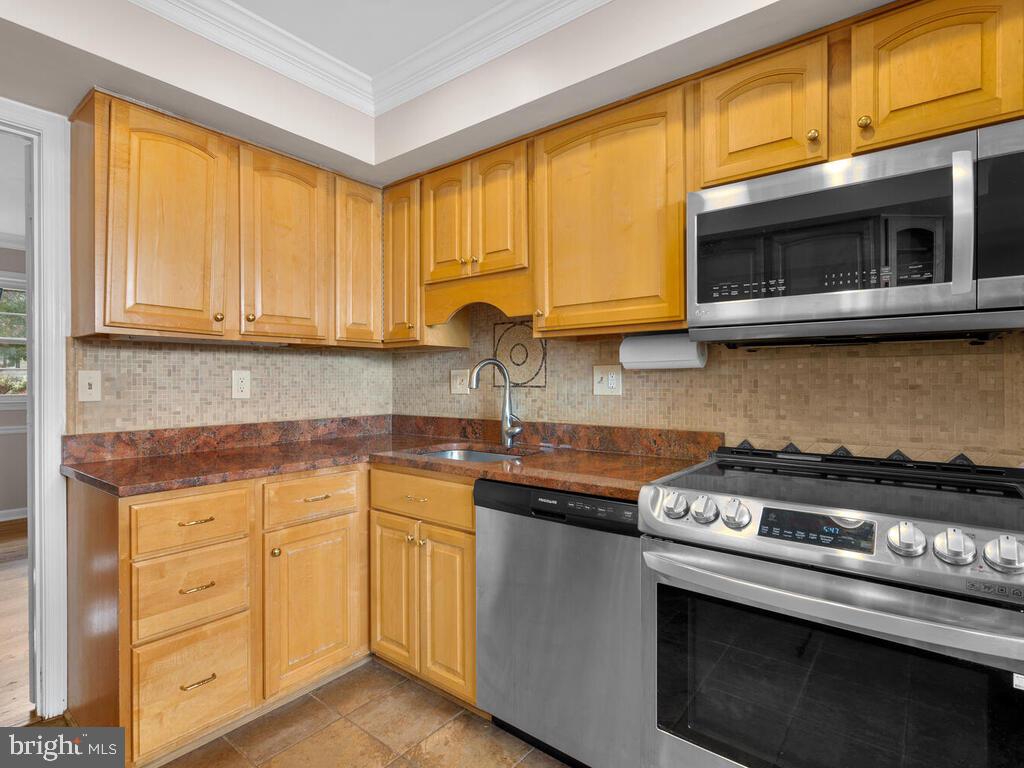 11603 Vale Road Oakton, VA 22124 - Photo 17 of 63 granite countertops