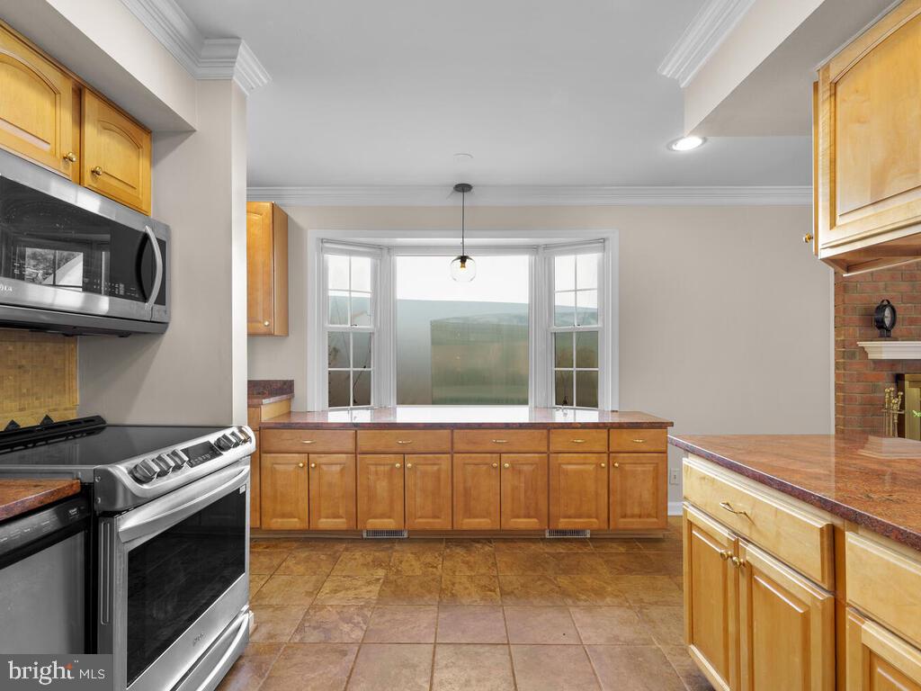 11603 Vale Road Oakton, VA 22124 - Photo 19 of 63 Gallery Image 19