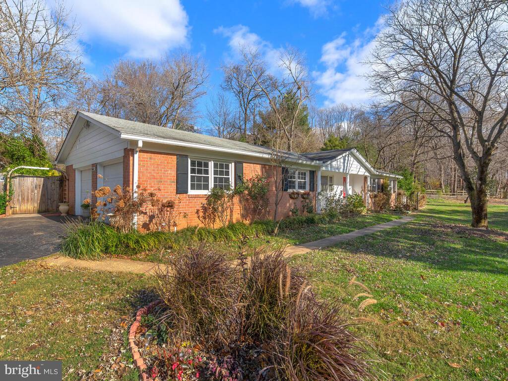 11603 Vale Road Oakton, VA 22124 - Photo 3 of 63 Gallery Image 3