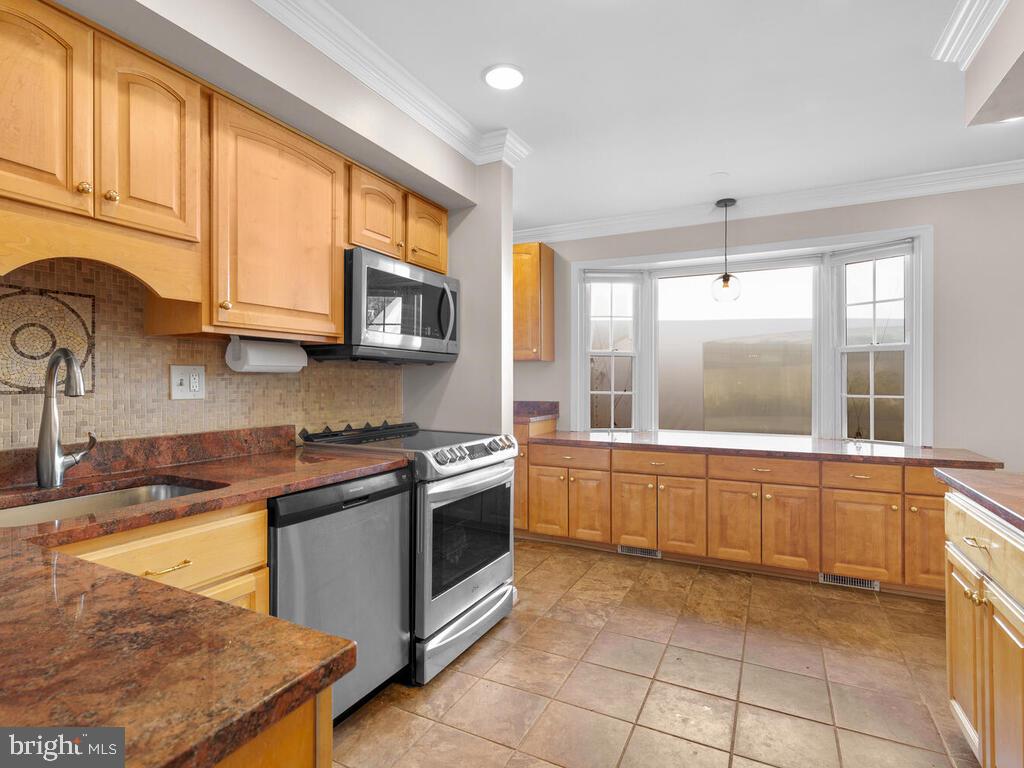 11603 Vale Road Oakton, VA 22124 - Photo 20 of 63 Gallery Image 20