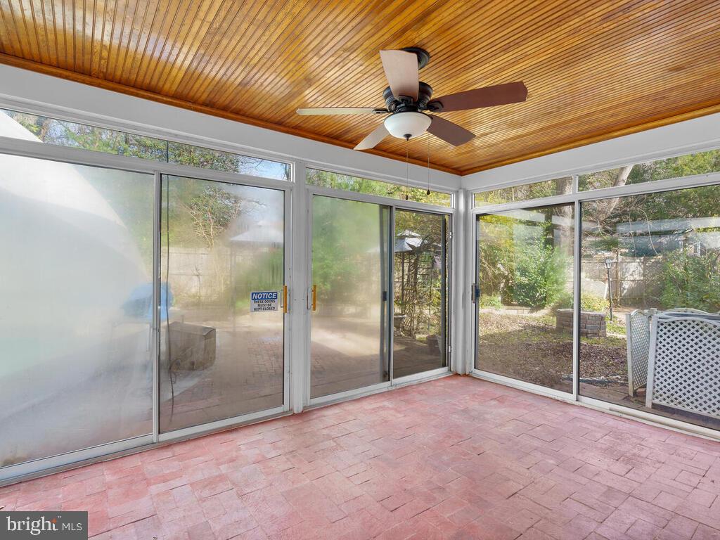 11603 Vale Road Oakton, VA 22124 - Photo 23 of 63 sun room