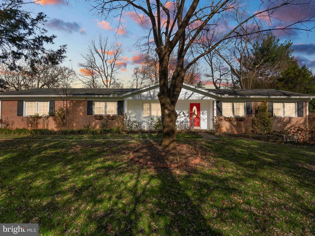 11603 Vale Road Oakton, VA 22124 - Photo 4 of 63 Gallery Image 4