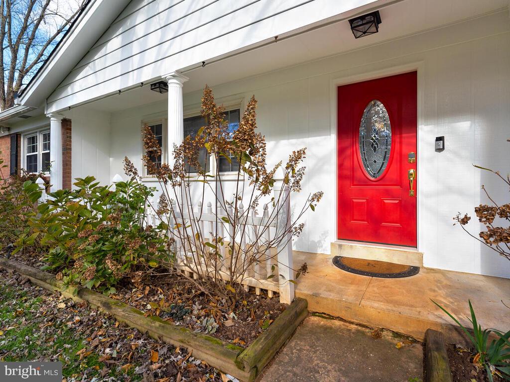 11603 Vale Road Oakton, VA 22124 - Photo 5 of 63 Gallery Image 5
