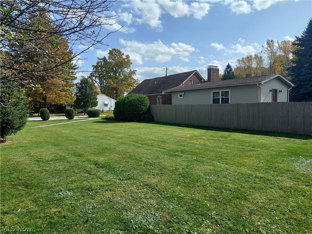 949 North Ridge Road Lorain, OH 44055 - Photo 5 of 33 Large open back yard