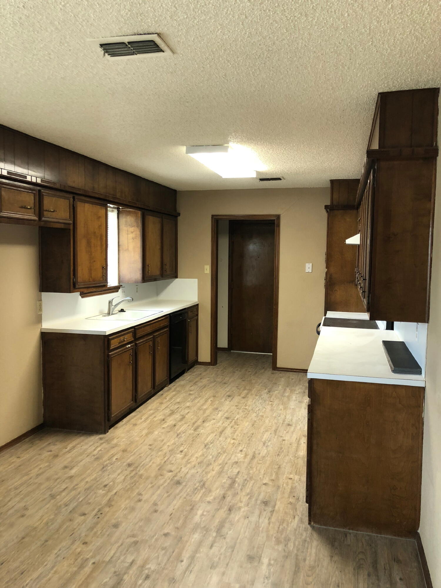 4919 59th Street Lubbock, TX 79414 - Photo 7 of 12 IMG_3247