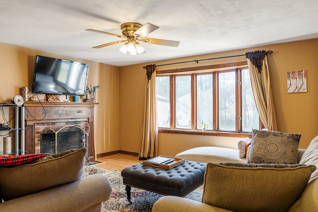 157 Great Road Shirley, MA 01464 - Photo 4 of 29