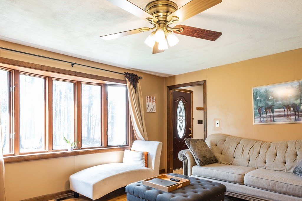 157 Great Road Shirley, MA 01464 - Photo 7 of 29