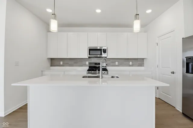 $2,400 | 2855 Piper Place, Plainfield, IN 46168