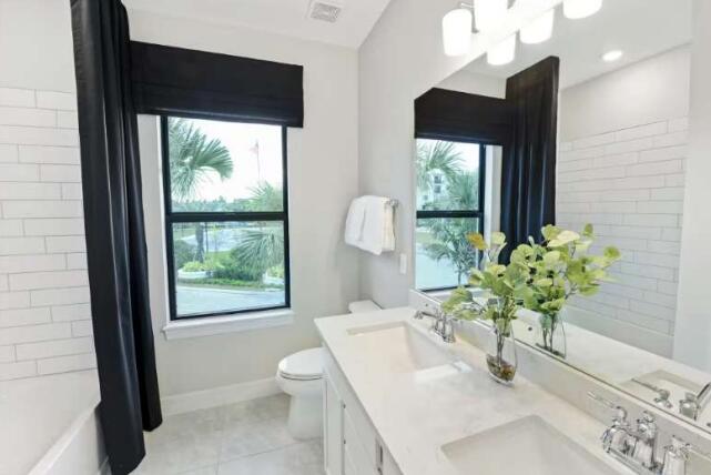 8370 Northwest 7th Court, Unit 1103 Plantation, FL 33324 - Photo 15 of 23 GRAYTON BATH 2