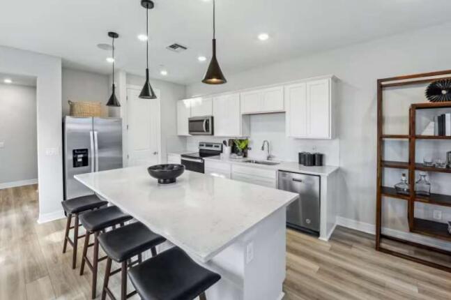 8370 Northwest 7th Court, Unit 1103 Plantation, FL 33324 - Photo 10 of 23 GRAYTON KITCHEN