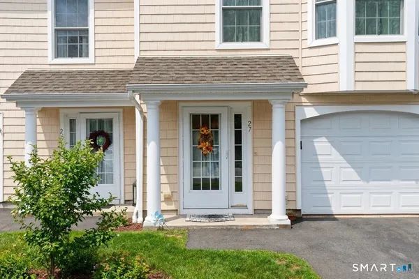 $349,999 | 27 Parkwood Drive, Unit 27, Norwich, CT 06360