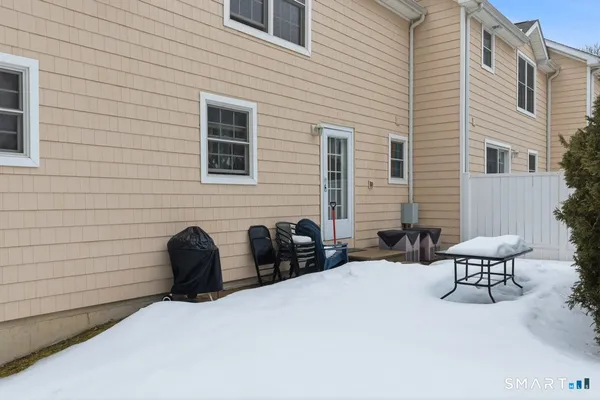 $349,999 | 27 Parkwood Drive, Unit 27, Norwich, CT 06360