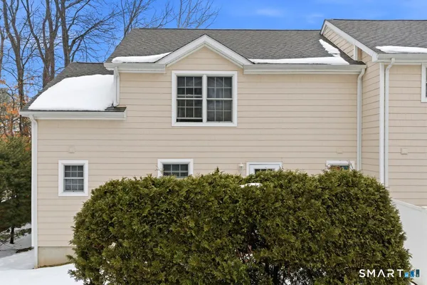 $349,999 | 27 Parkwood Drive, Unit 27, Norwich, CT 06360