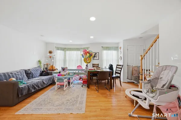 $349,999 | 27 Parkwood Drive, Unit 27, Norwich, CT 06360