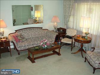 27 Springfield Road Aldan, PA 19018 - Photo 5 of 6 Living Room