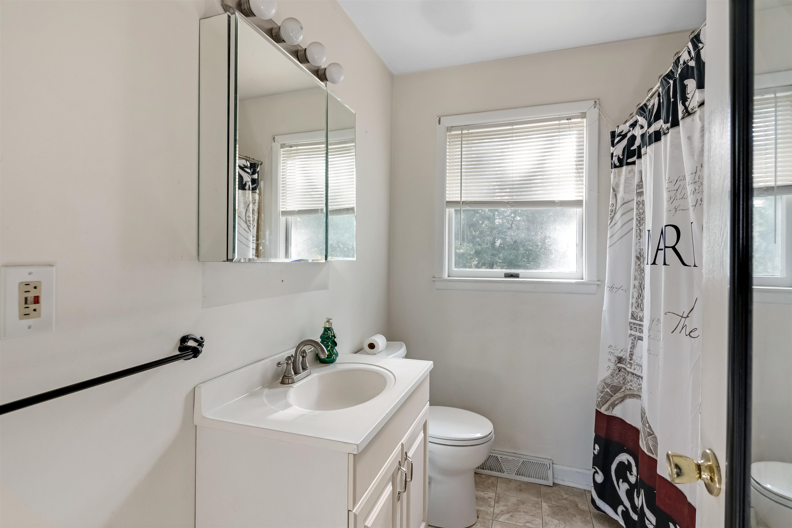 60 Shirley Circle Williston, VT 05495 - Photo 7 of 18