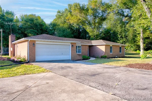 $309,900 | 914 Henryville Bluelick Road, Henryville, IN 47126