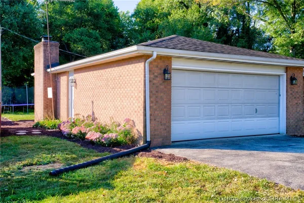 $309,900 | 914 Henryville Bluelick Road, Henryville, IN 47126