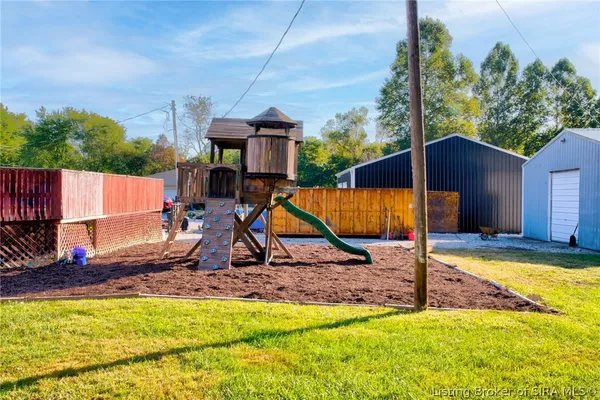 $309,900 | 914 Henryville Bluelick Road, Henryville, IN 47126