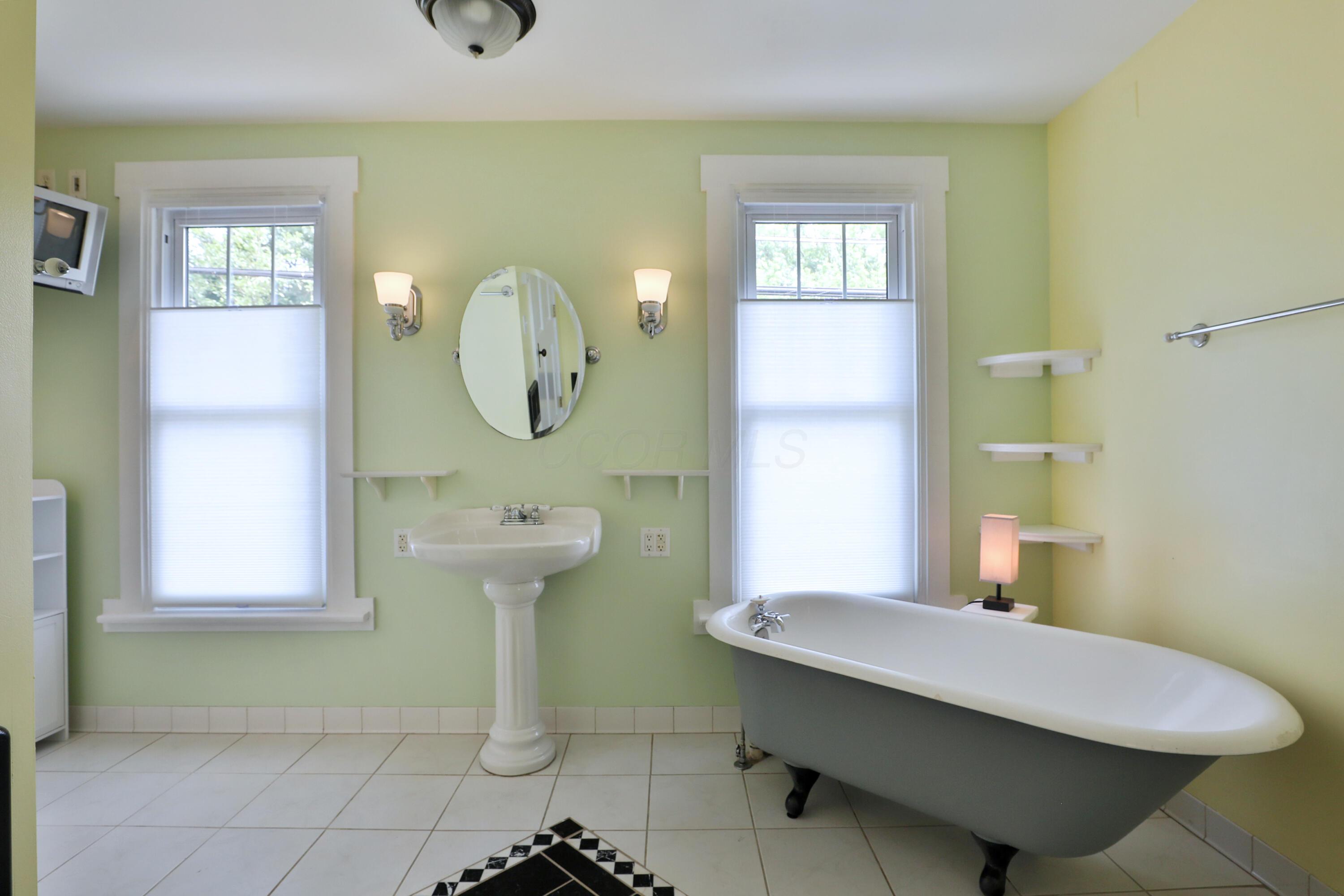588 Midgard Road Columbus, OH 43202 - Photo 30 of 40 588-MidgardRd-27