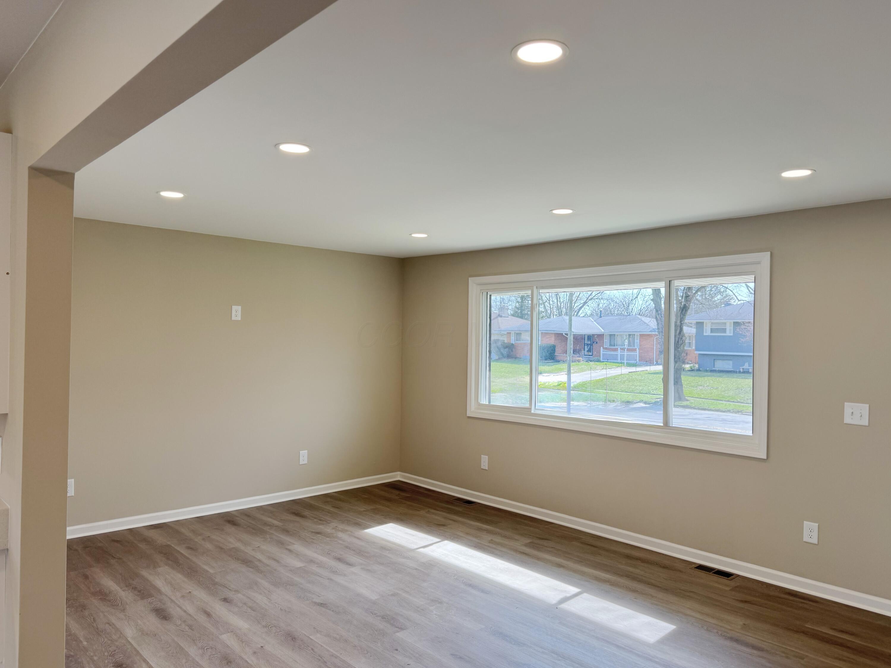 1767 Woodcrest Road Columbus, OH 43232 - Photo 3 of 29 IMG_0804