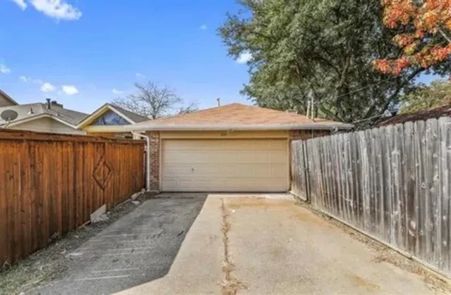 a view of a backyard of the house