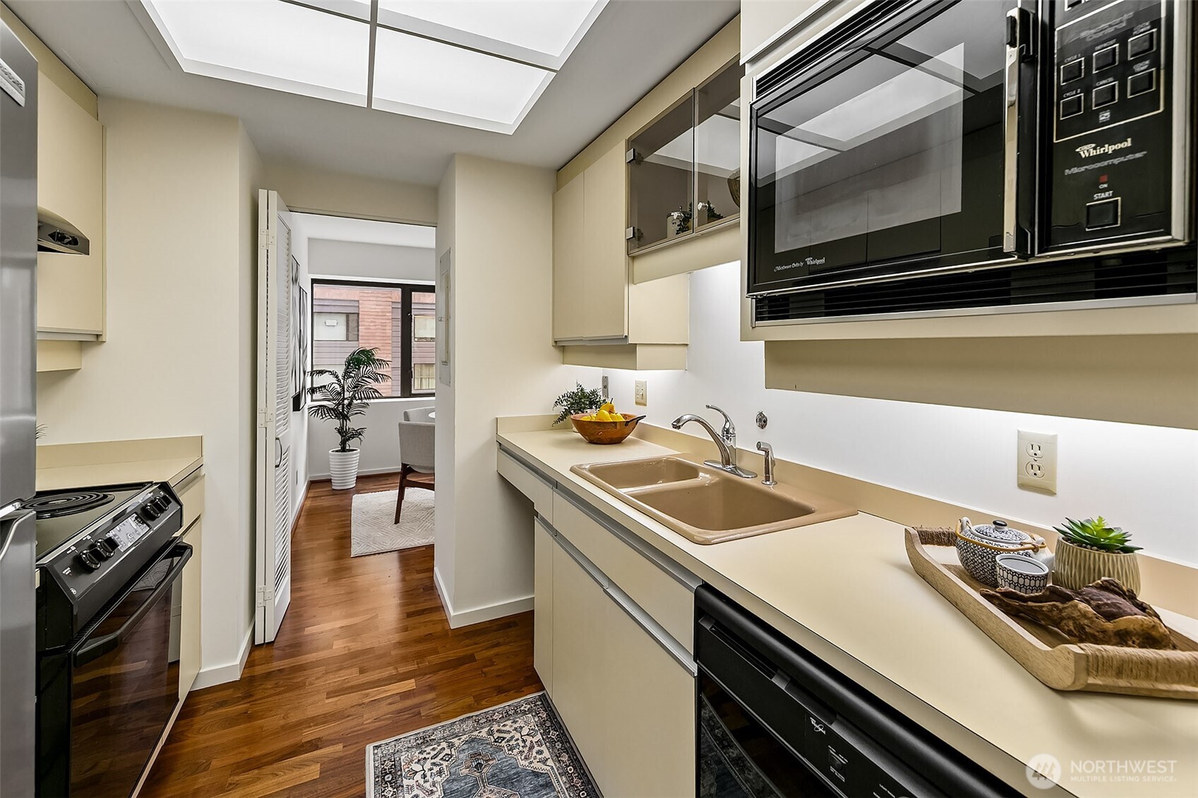 1301 Spring Street, Unit 5C Seattle, WA 98104 - Photo 8 of 33