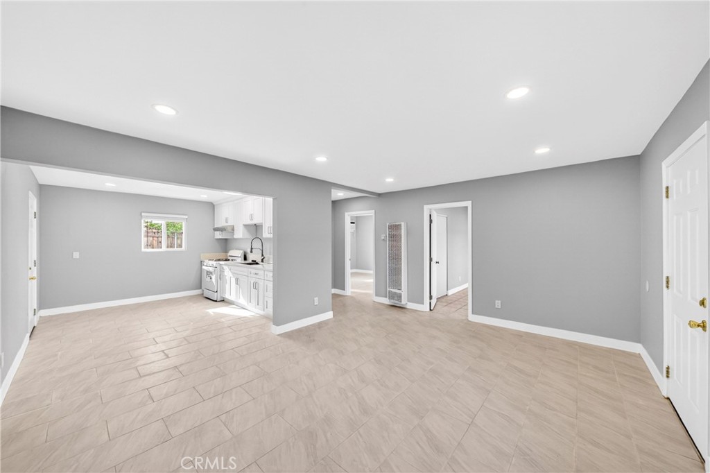 2643 Tenth Street Riverside, CA 92507 - Photo 22 of 40 Living room